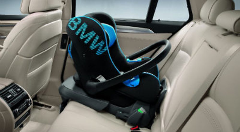 Cómo colocar la silla del bebé en el coche