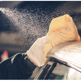 Reinigung, Pflege und Abdichtung der Motorhaube des Autos